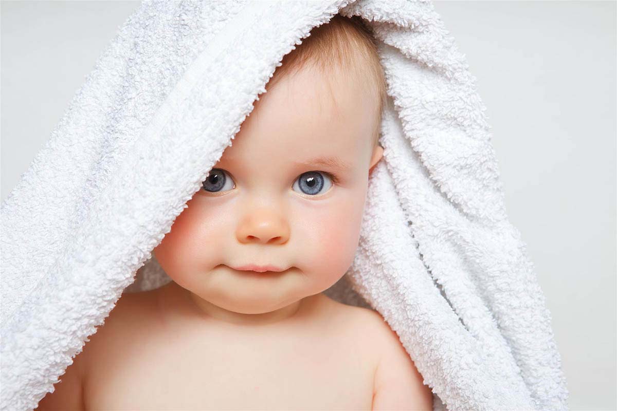 L'importanza di reidratare il neonato dopo il bagnetto