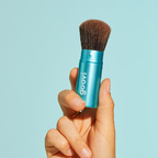 Retractable powder brush  